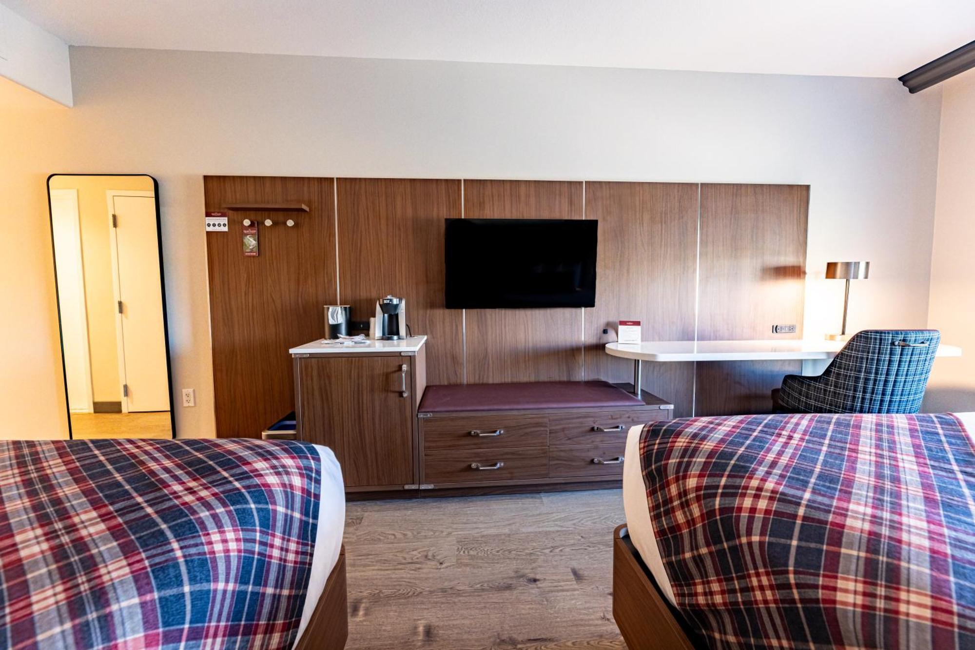 Standard Queen Room