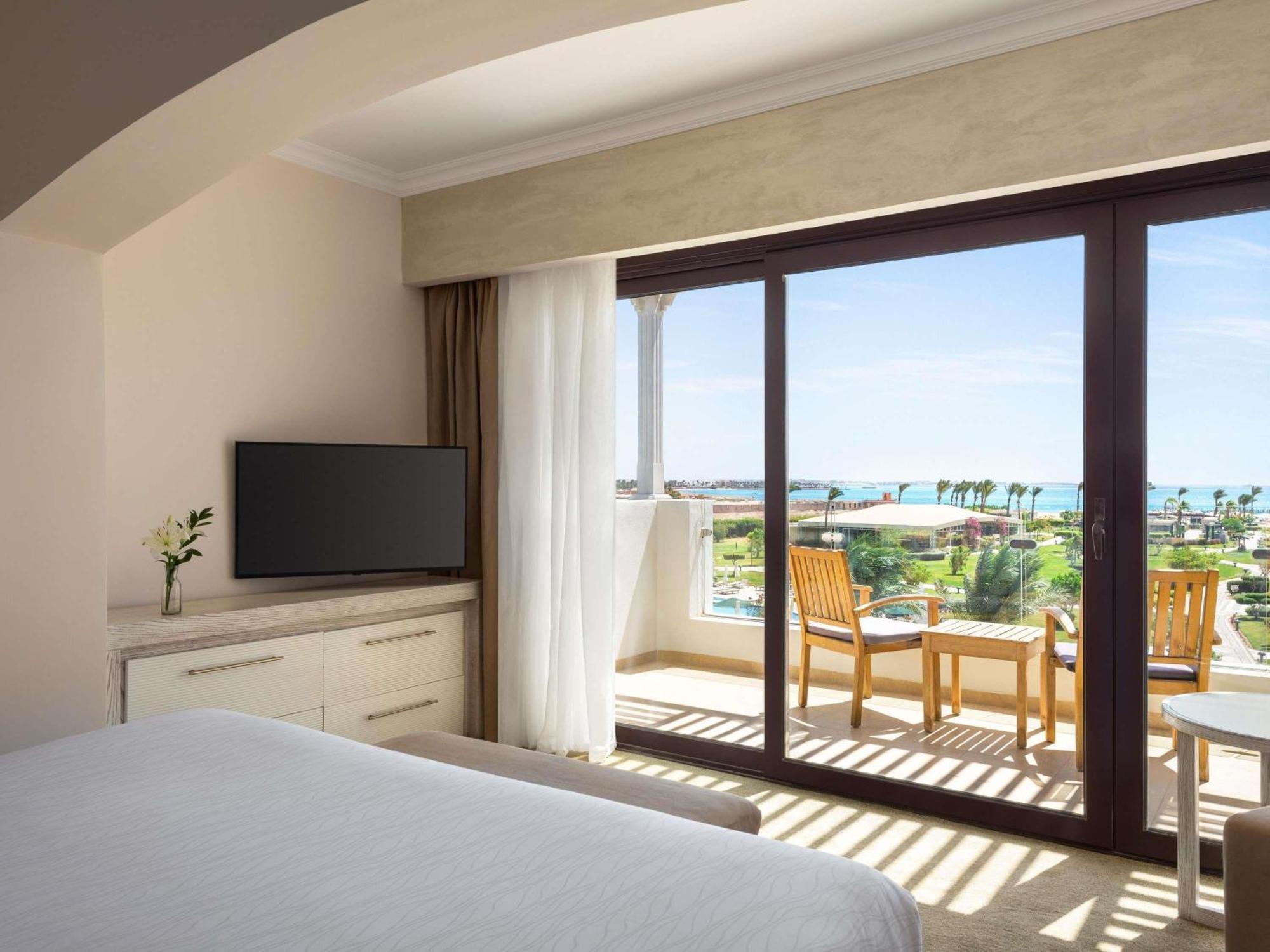 Deluxe Suite mit Kingsize-Bett und Meerblick