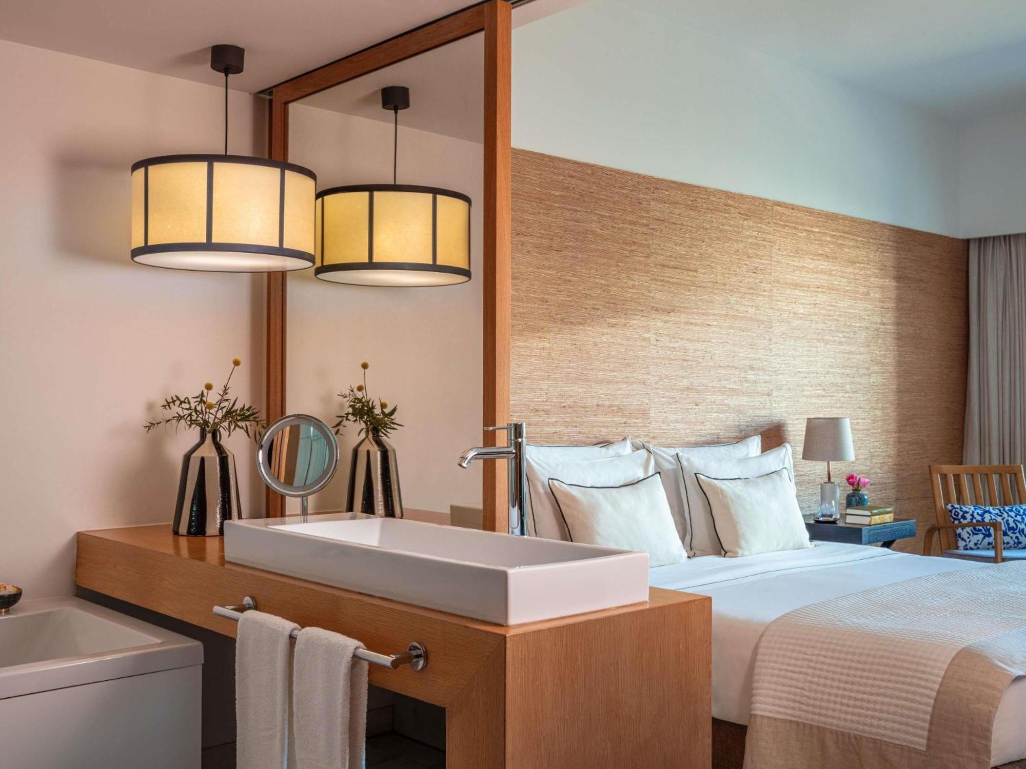 Suite mit 1 Schlafzimmer, Blick auf den Palmenpool und Balkon