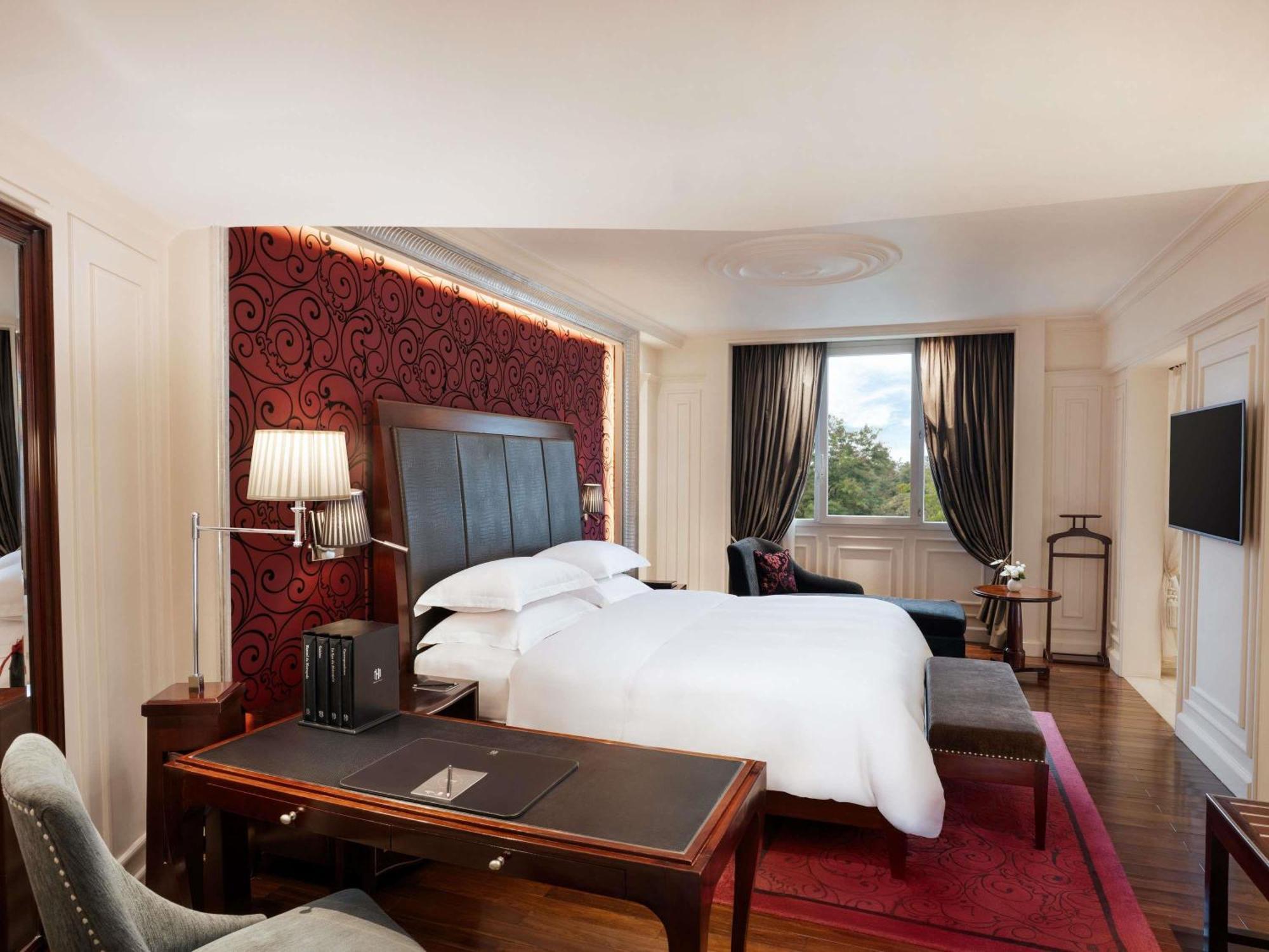 Grand Premium – Zimmer mit Kingsize-Bett und Club Lounge-Vorteilen