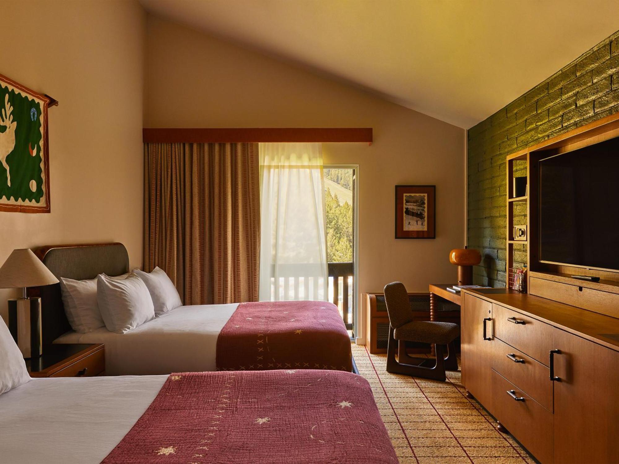 Queen Room Two Queen Beds Balcony
