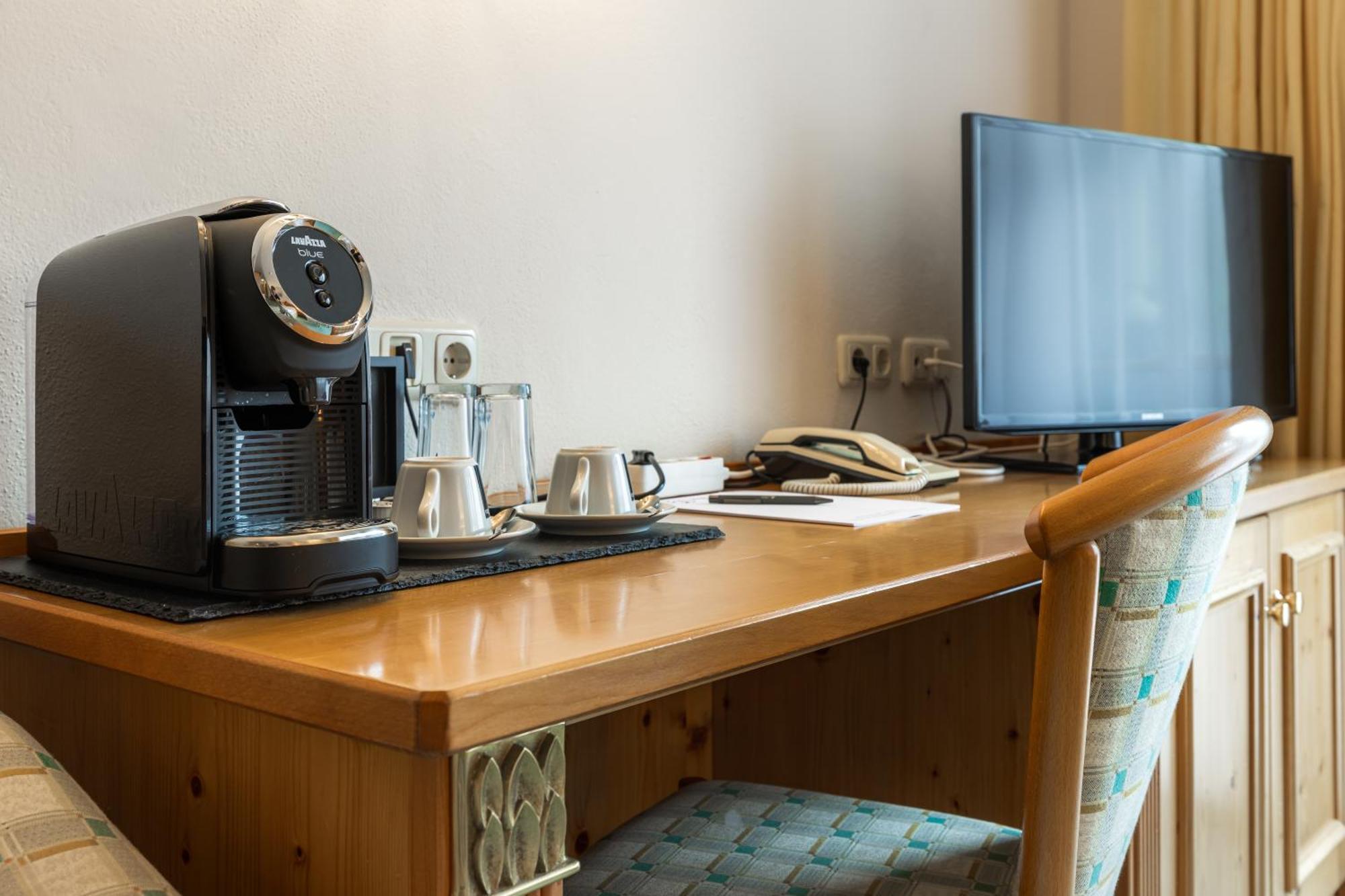 Doppelzimmer mit Bergblick und Balkon