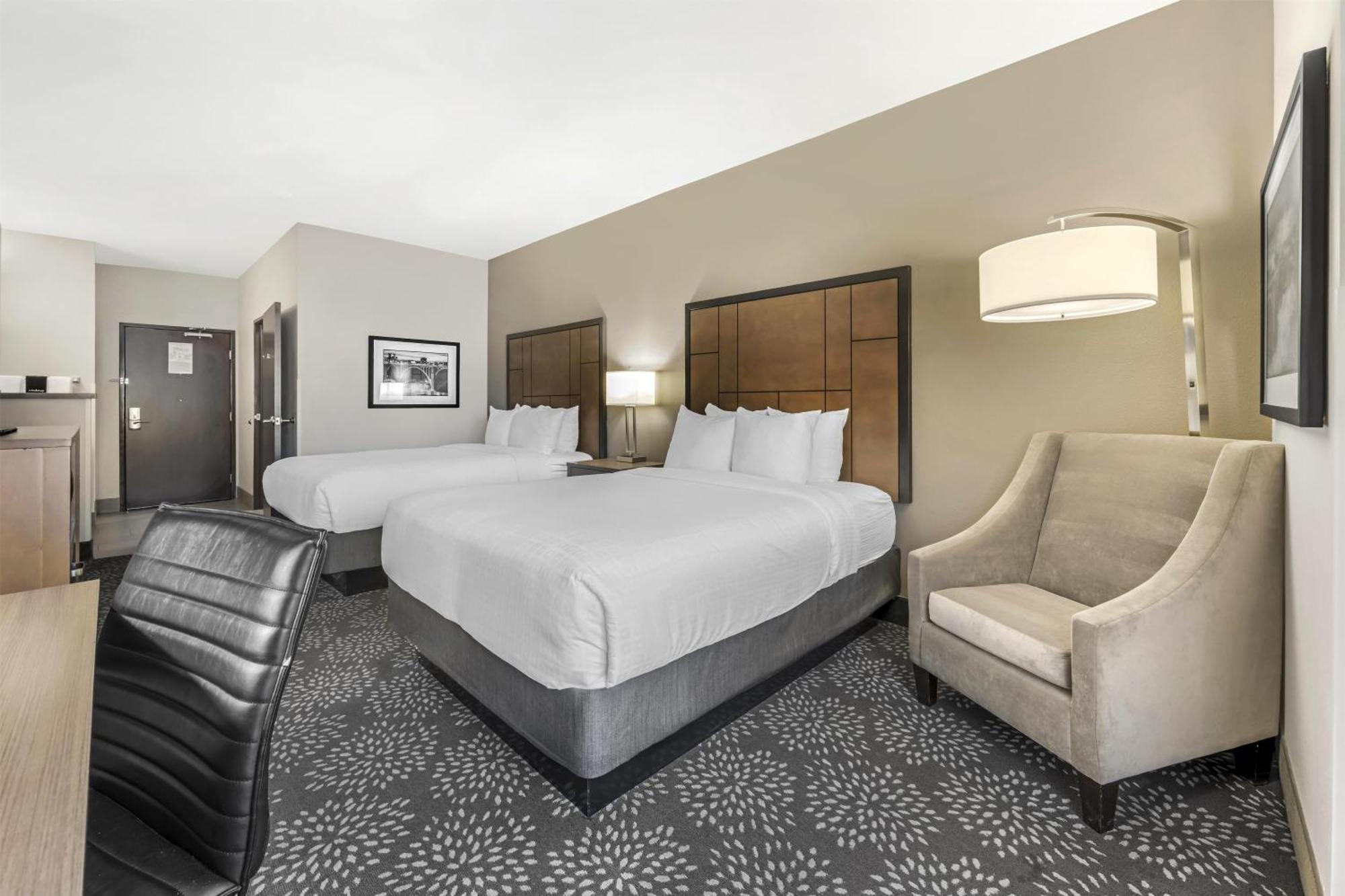 Queen Room Two Queen Beds Mobility Accessible