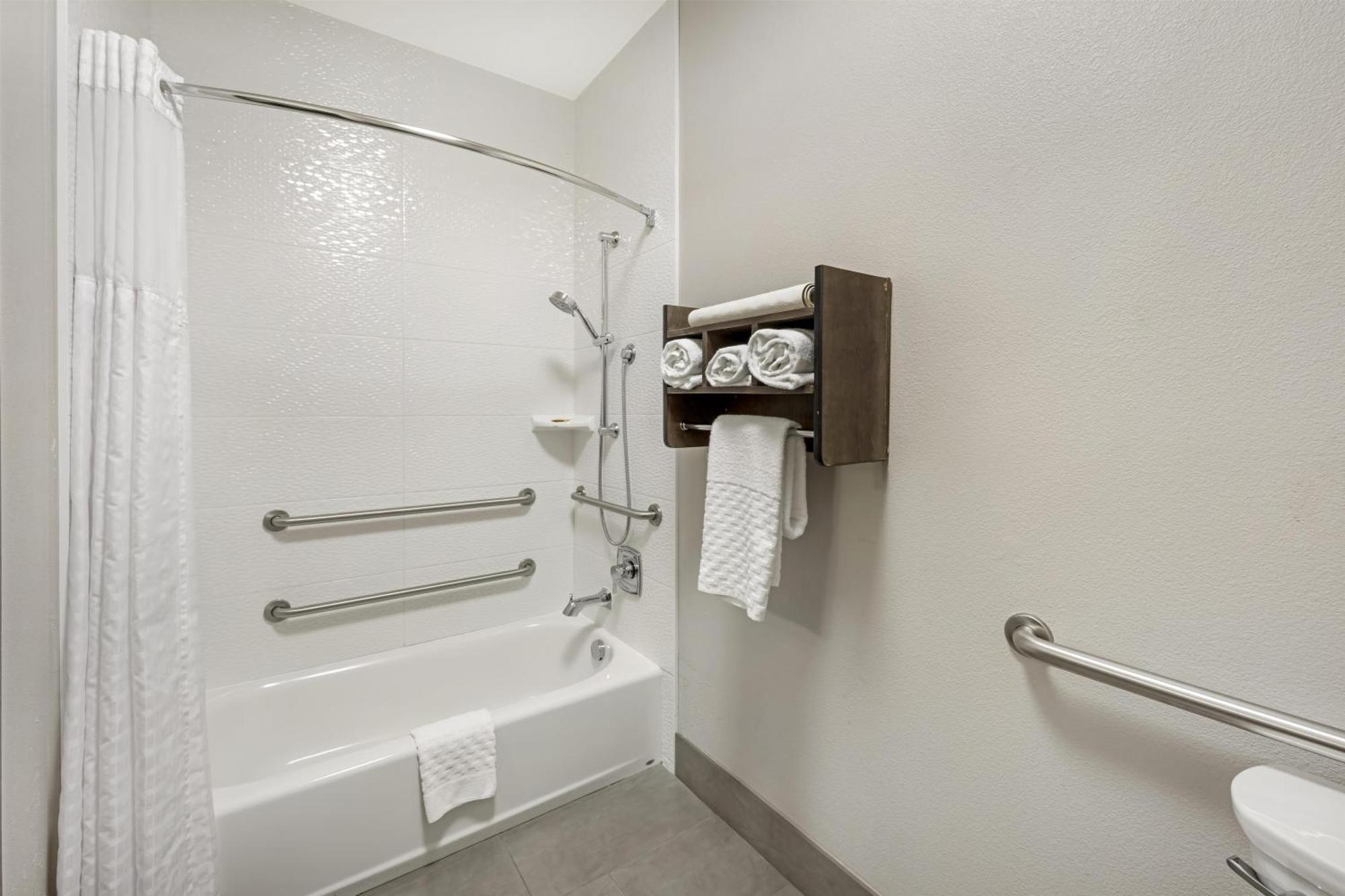 Queen Room Two Queen Beds Mobility Accessible