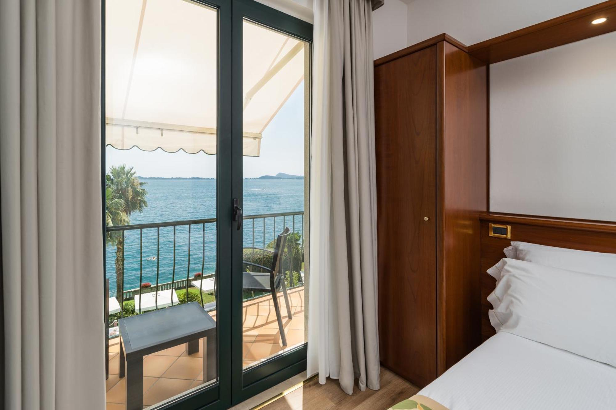 Doppel-/Zweibettzimmer mit Seeblick