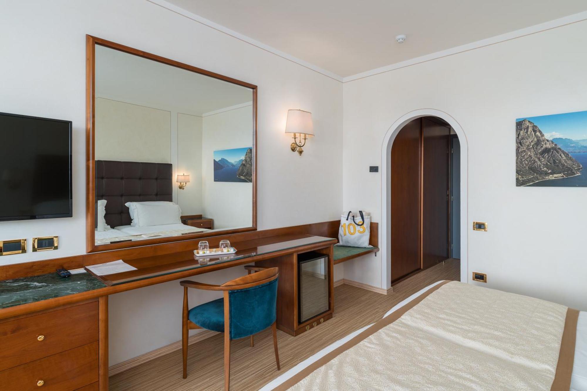 Superior Doppel- oder Zweibettzimmer mit Seeblick