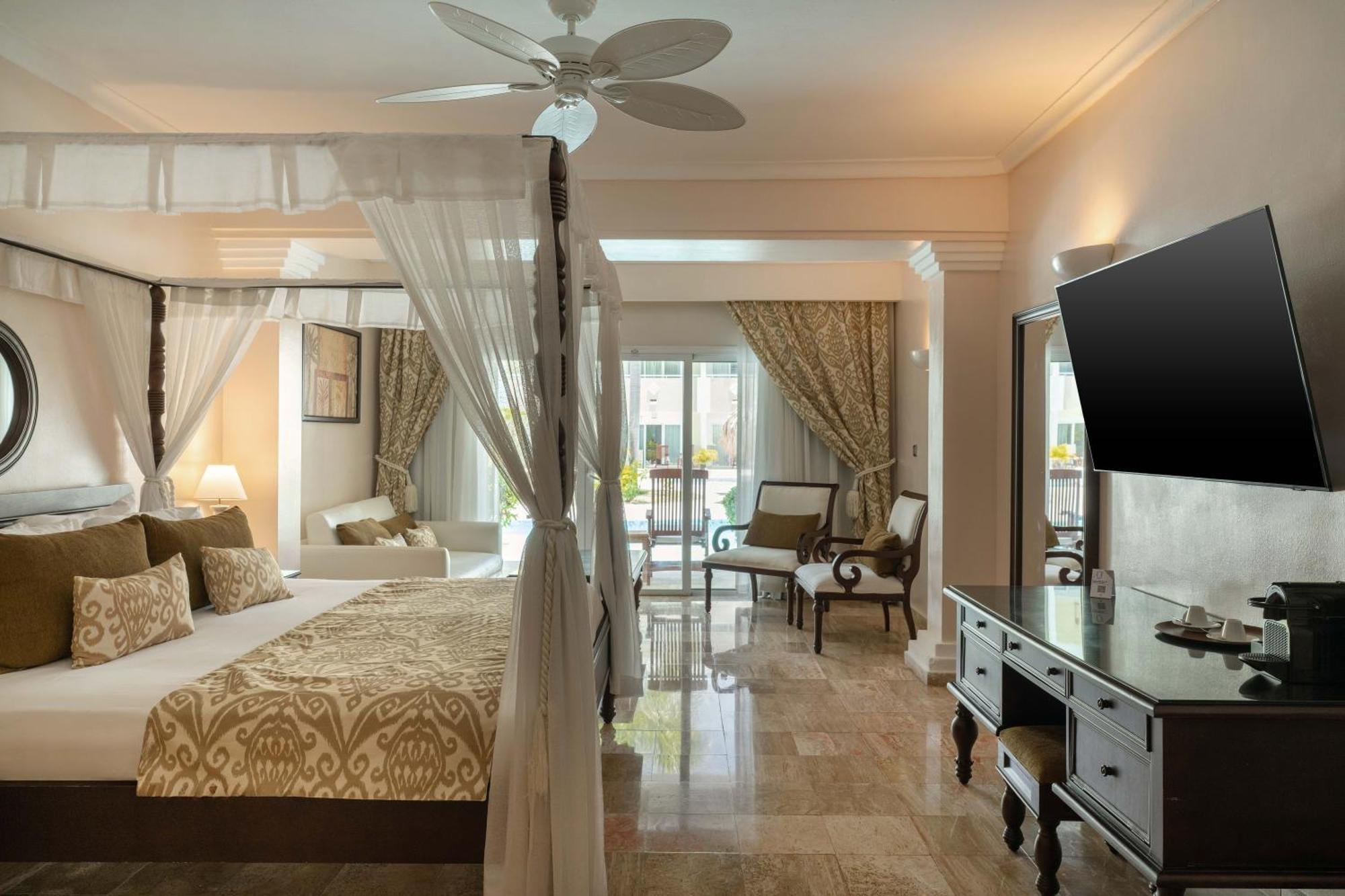 Junior Suite Swim Up