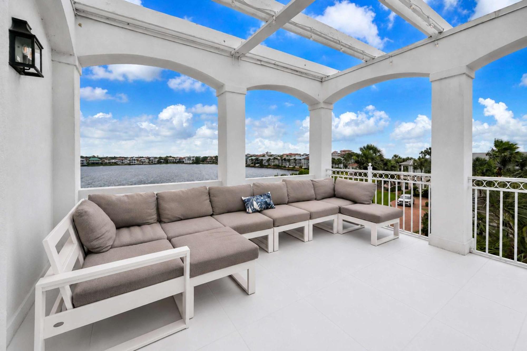 Five-Bedroom Holiday Home
