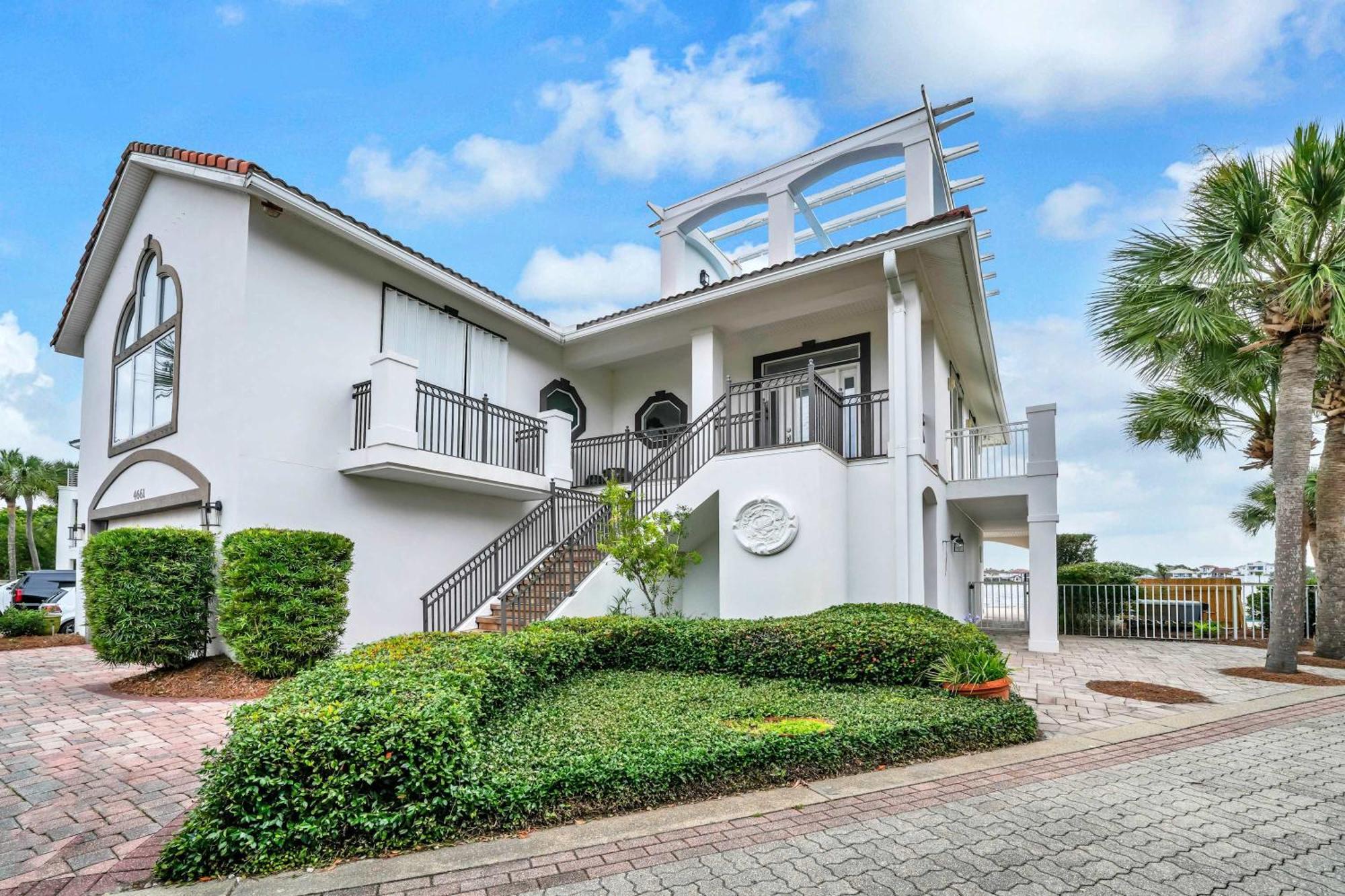Five-Bedroom Holiday Home