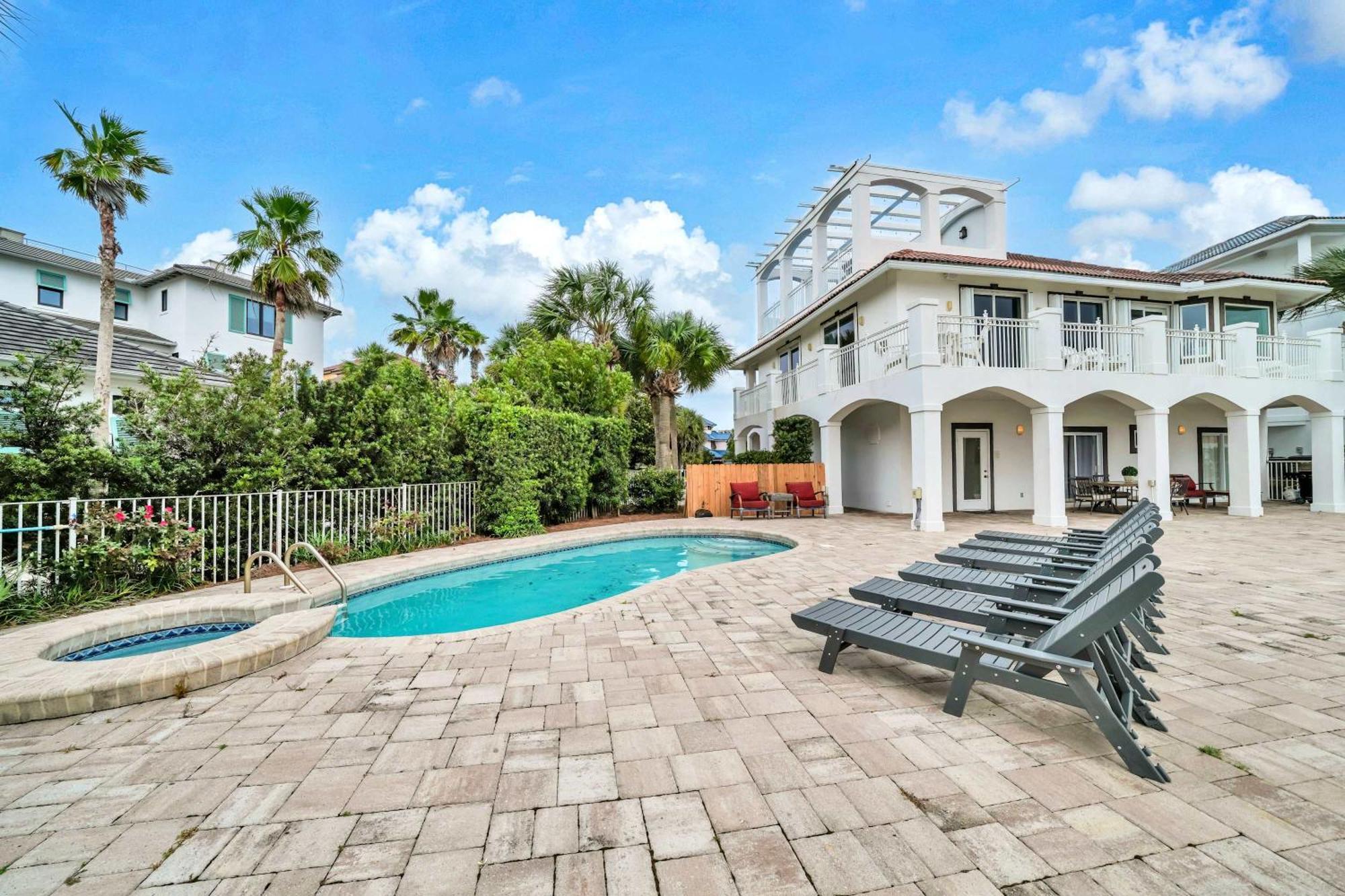 Five-Bedroom Holiday Home