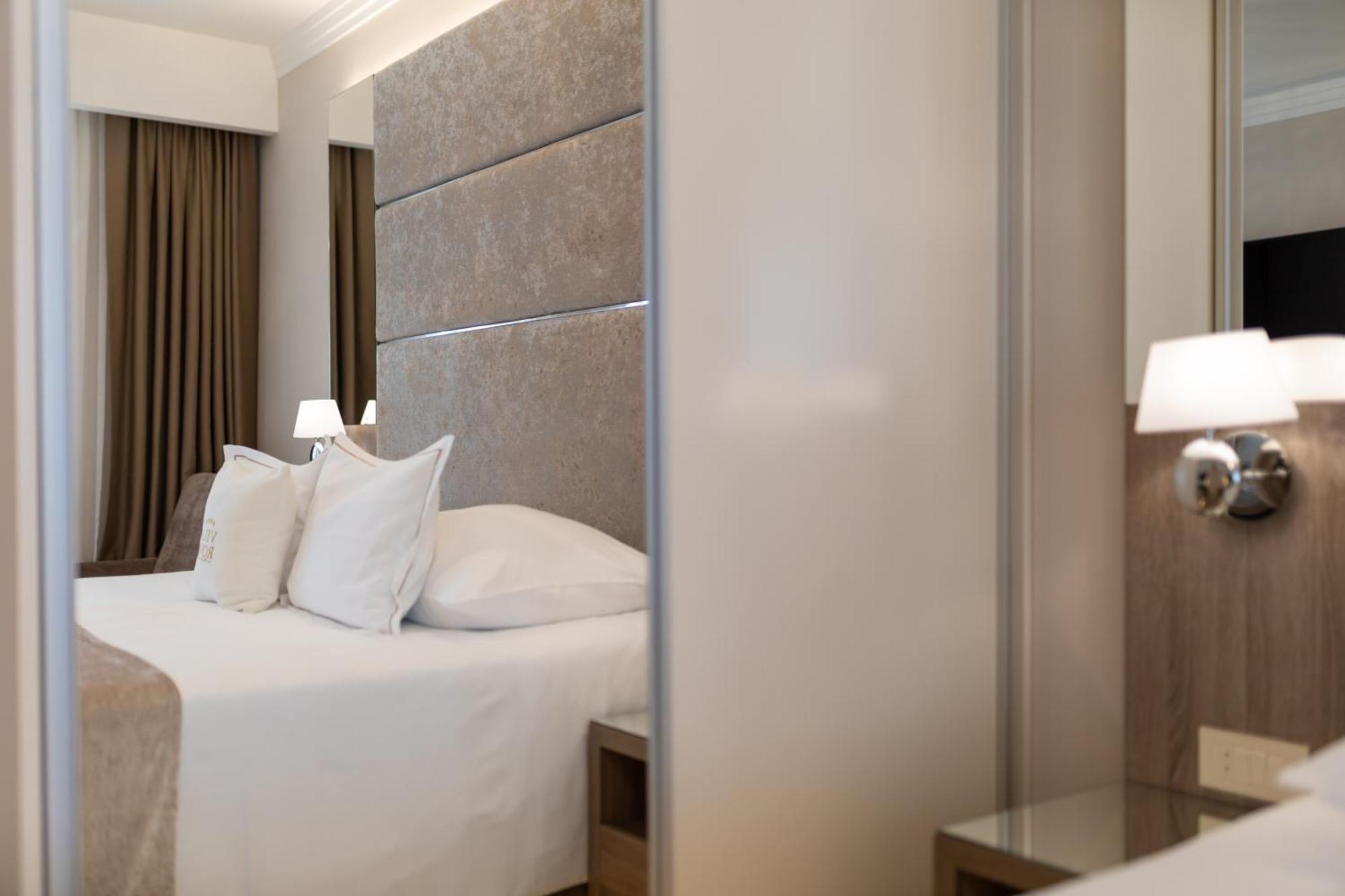 Doppelzimmer mit Balkon und Meerblick