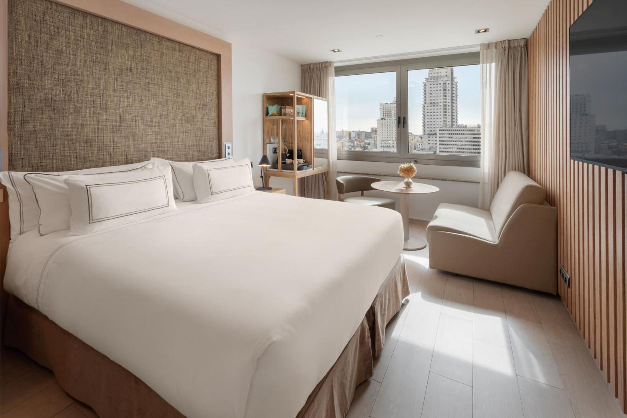 Zimmer The Level mit Stadtblick
