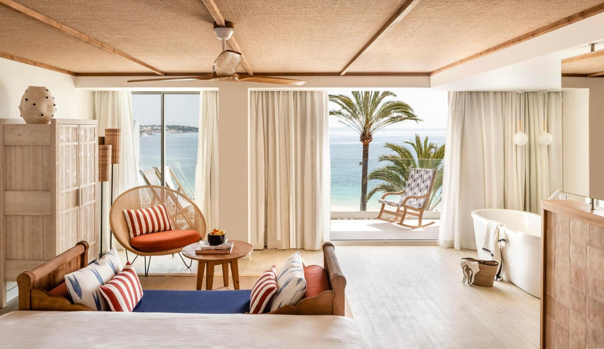 Junior Suite ZEL mit Blick auf die mediterrane Landschaft
