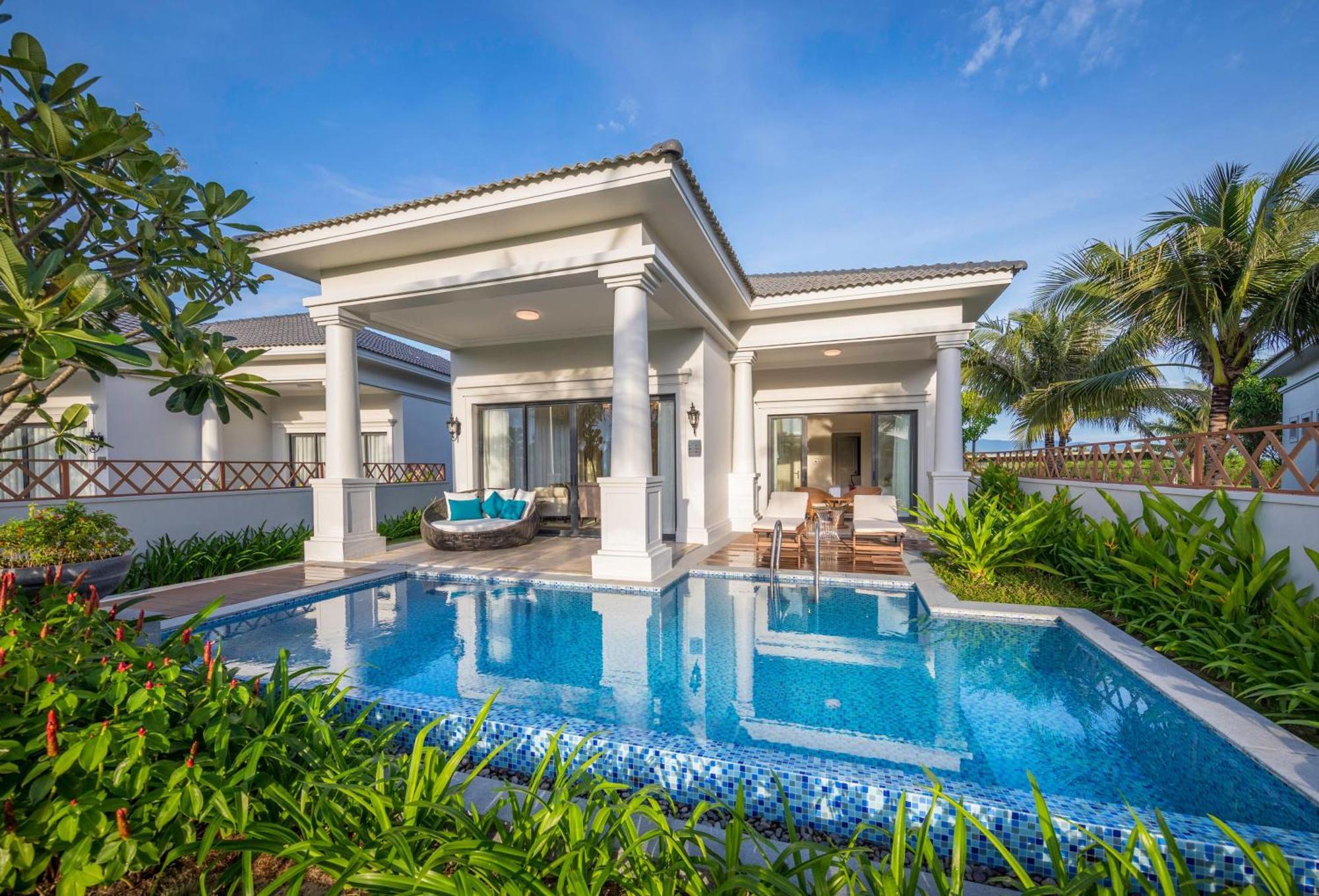 Villa mit 2 Schlafzimmern, Gartenblick und eigenem Pool