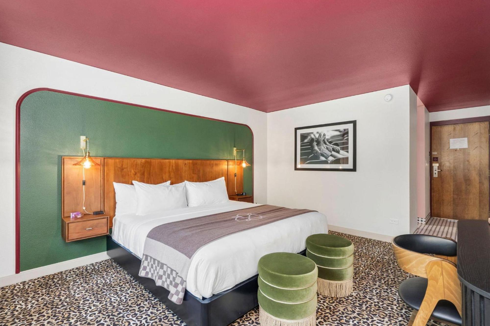 King Room Interior Access or Non-Smoking