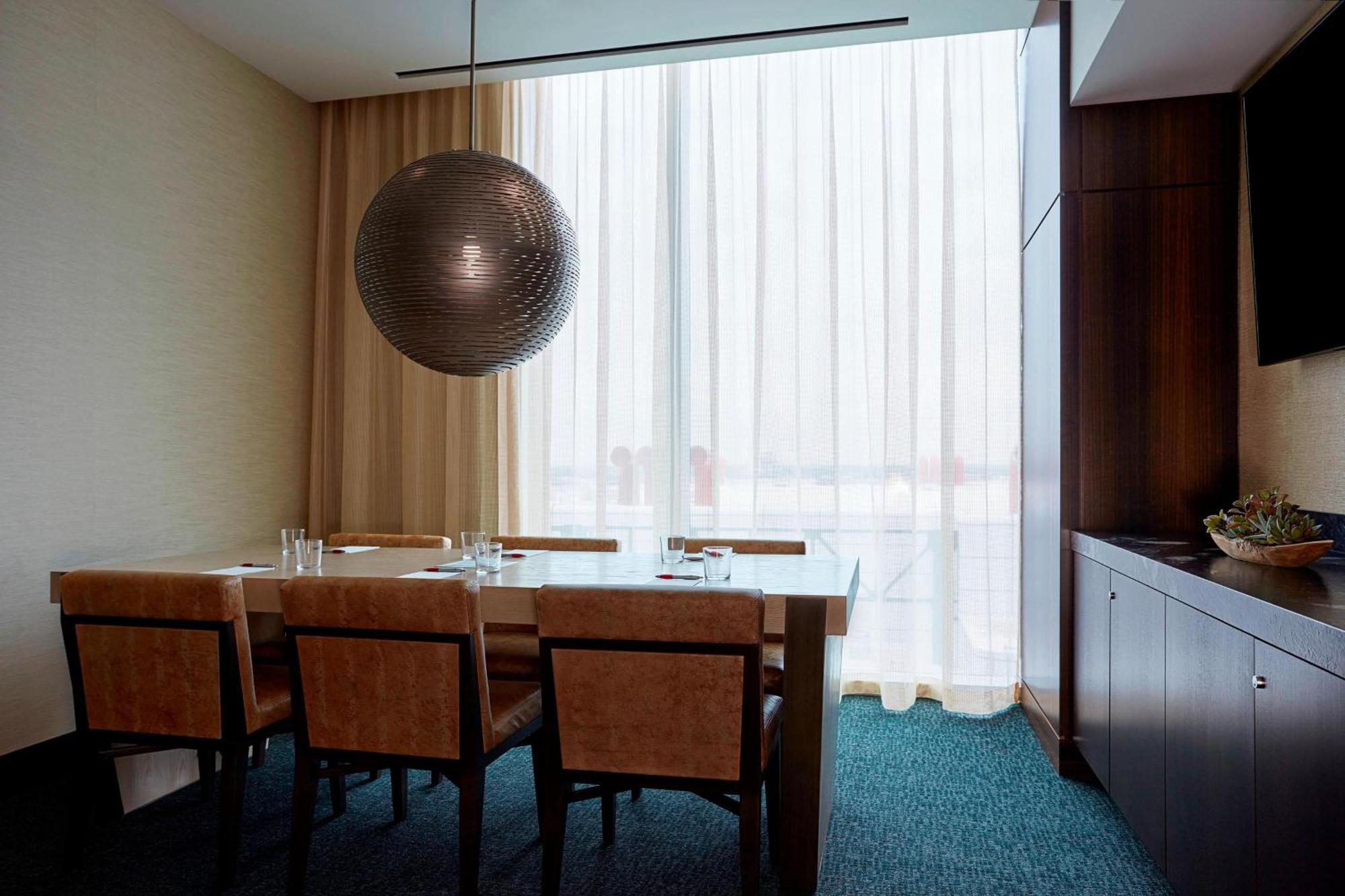 King Room M Club Access