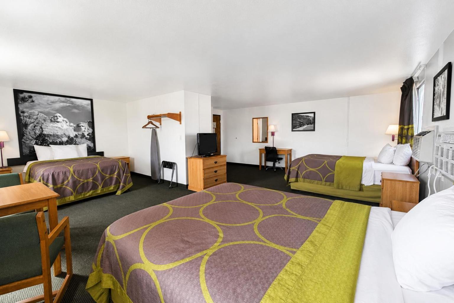 3 Queen Beds Non-Smoking