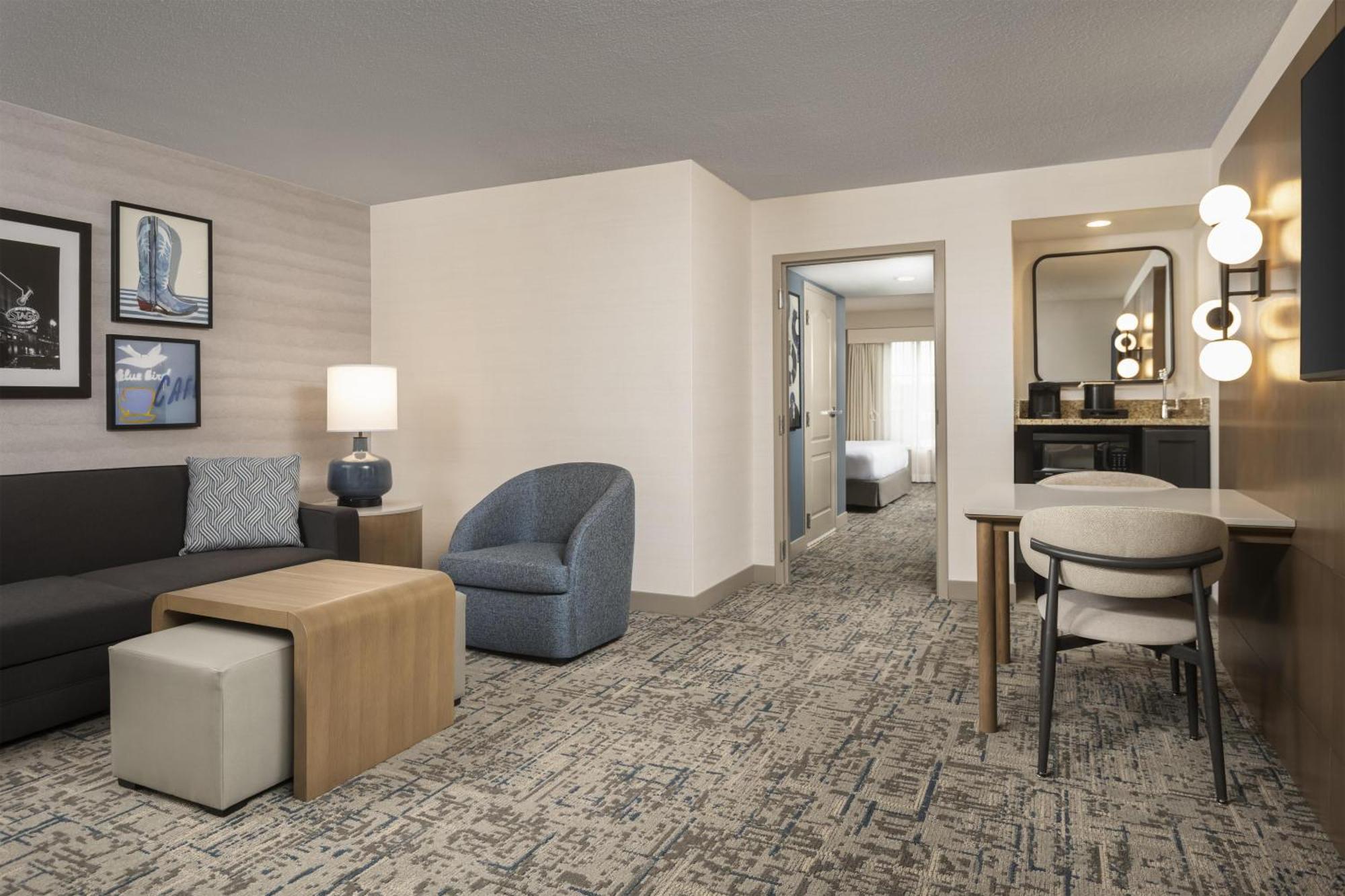 One-Bedroom King Suite Roll Shower Mobility Access or Non-Smoking
