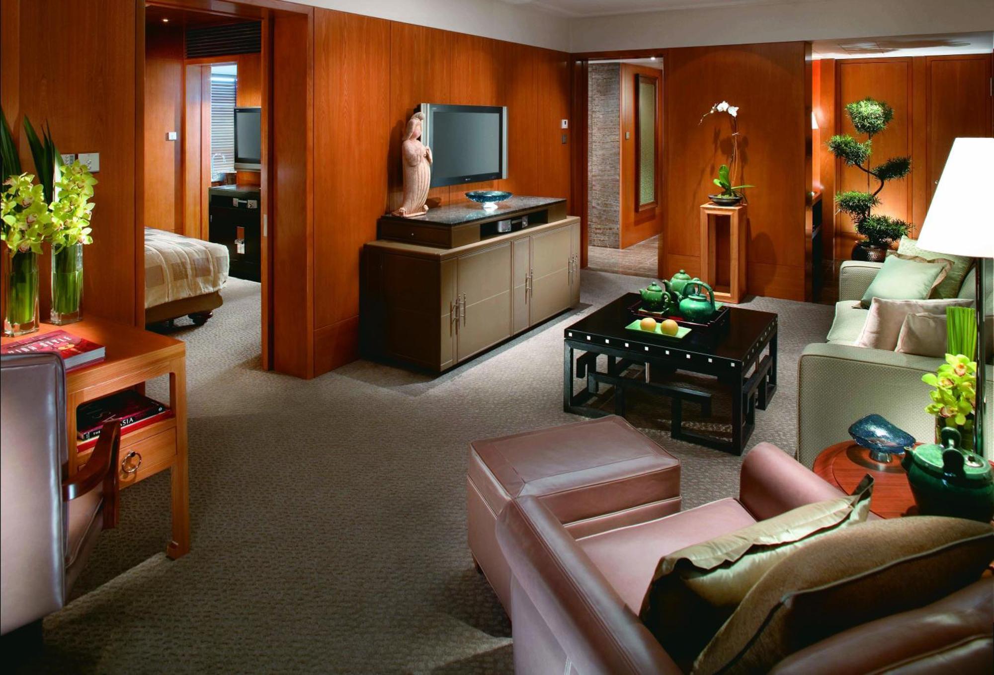 Suite mit Kingsize-Bett und Stadtblick