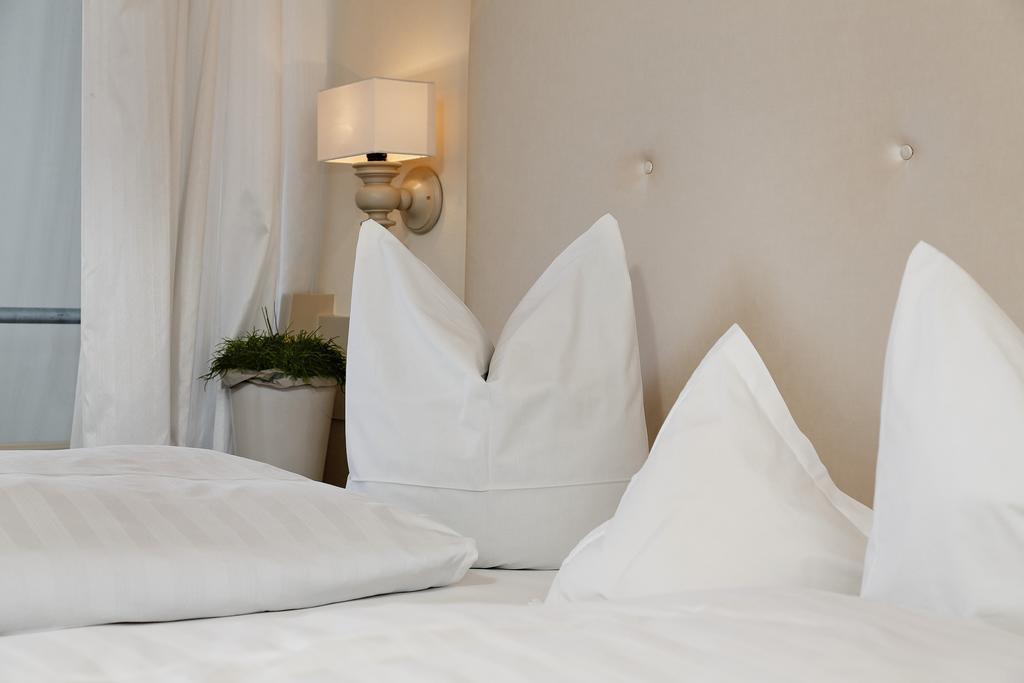 Doppelzimmer mit großem Balkon