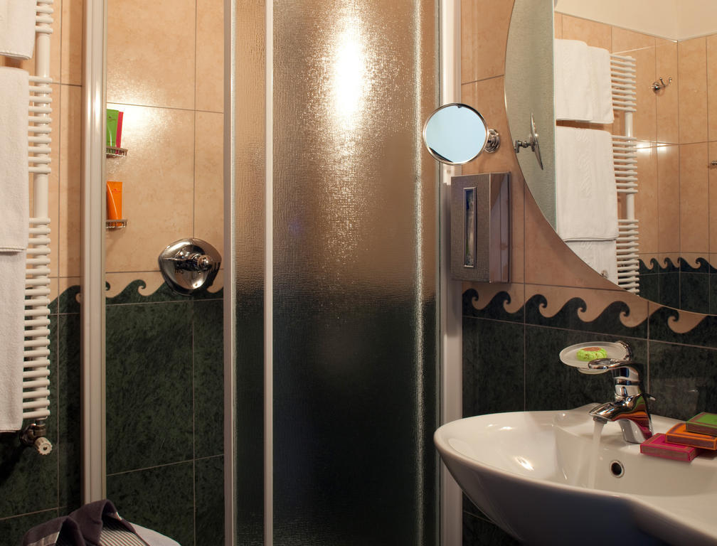 Superior Deluxe Doppel- oder Zweibettzimmer mit Seeblick