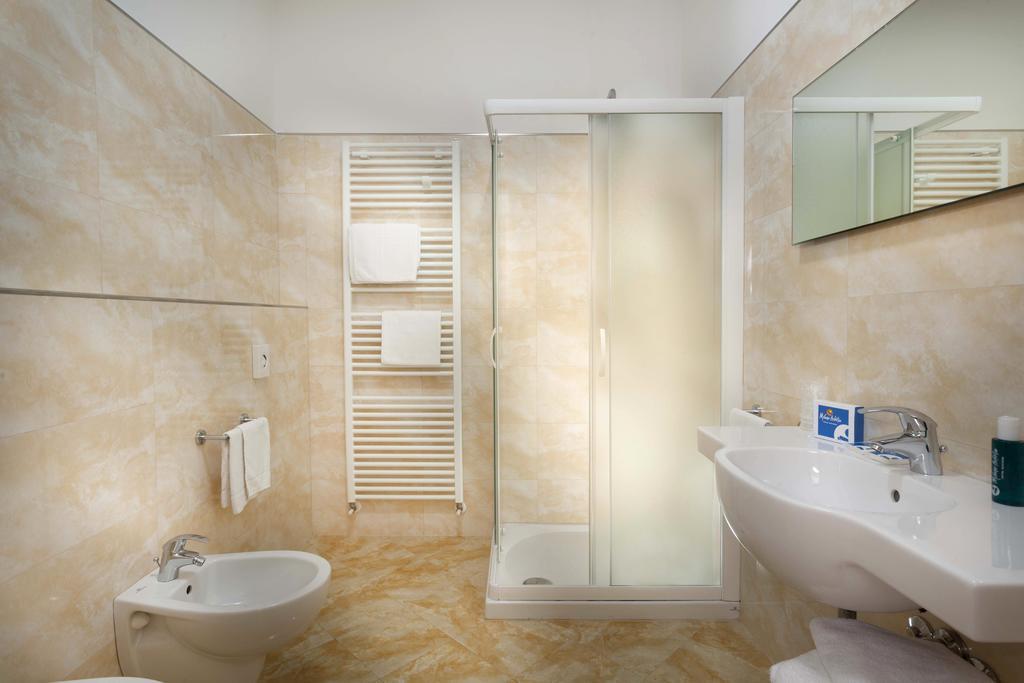 Standard Triple Room,402095442:JPEG