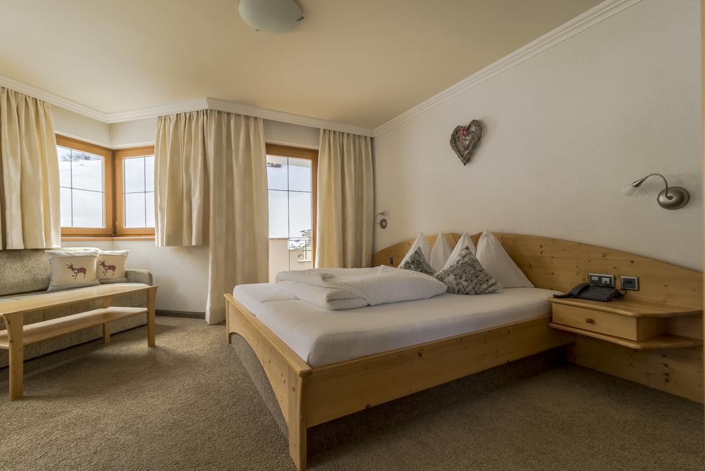 Doppelzimmer mit Dusche und Balkon