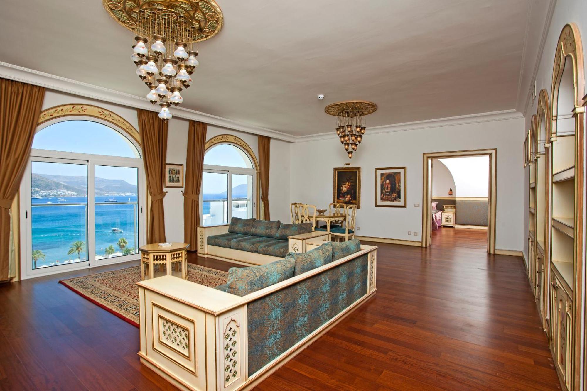 Suite mit Kingsize-Bett und Meerblick