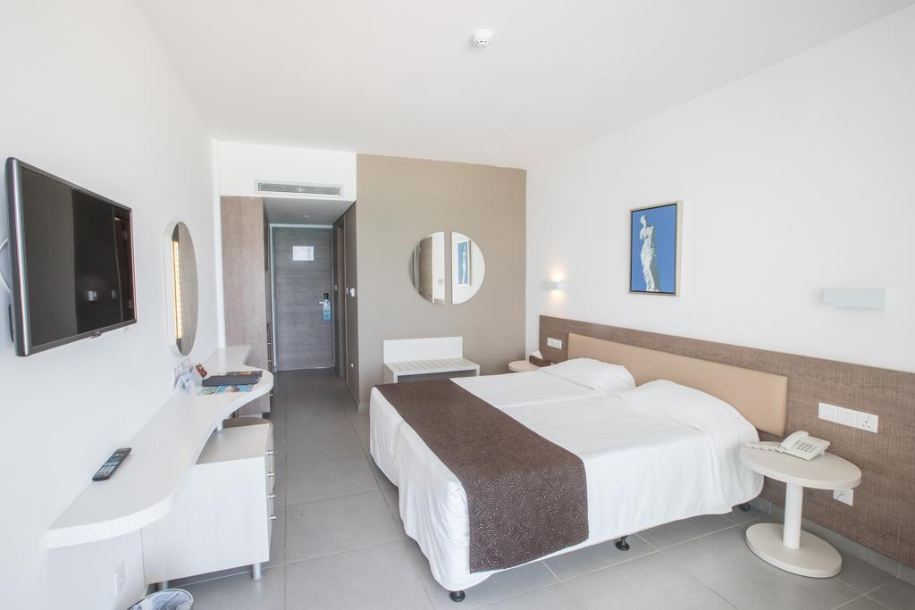 Doppel-/Zweibettzimmer mit Stadtblick