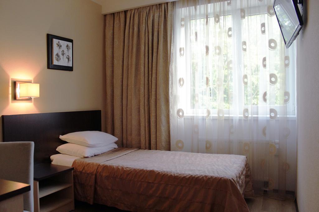 Single Room with Pool and Sauna Access