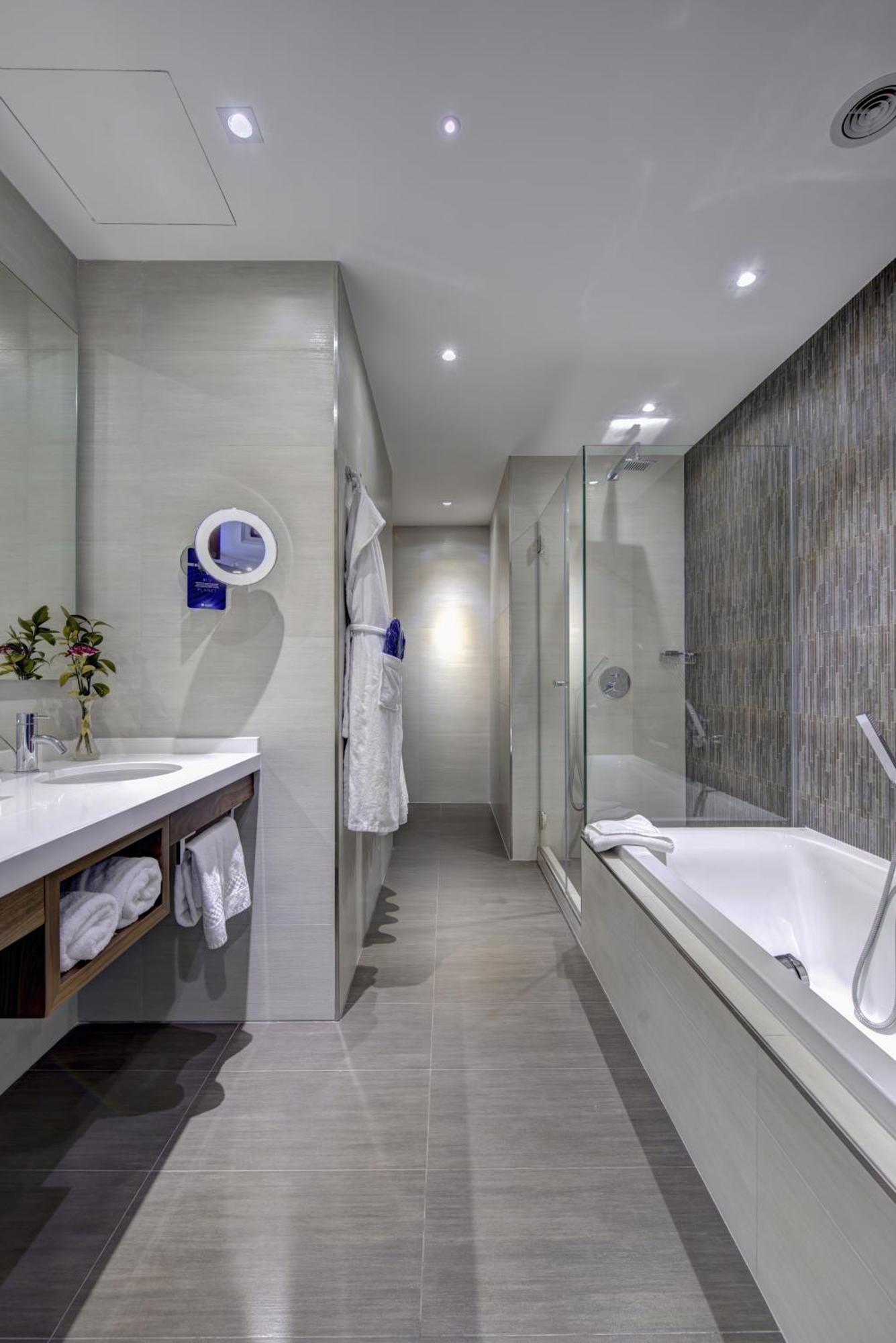 Premium Suite mit Whirlpool im Freien und Meerblick