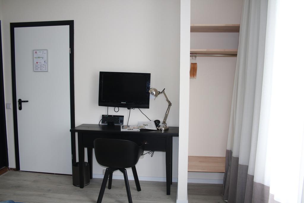 Zweibettzimmer mit Balkon
