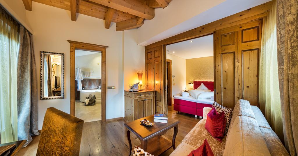 Junior Suite,641621526:JPEG