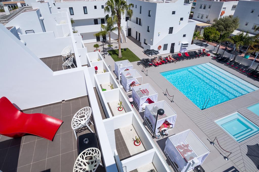 Luxus Suite mit Blick auf den Pool