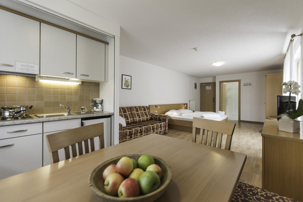 Studio,435017247:JPEG