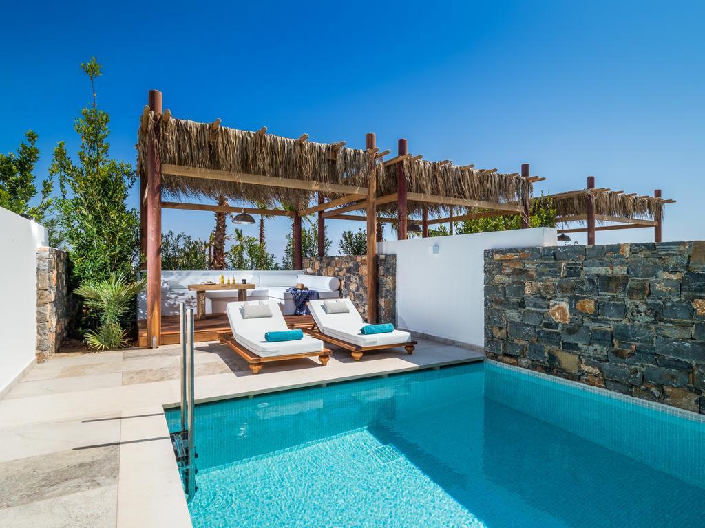 Villa auf einer Insel mit eigenem Pool