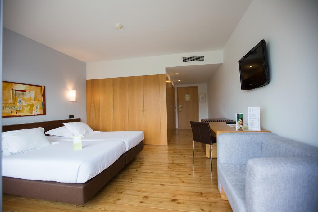 Zweibettzimmer mit Bergblick