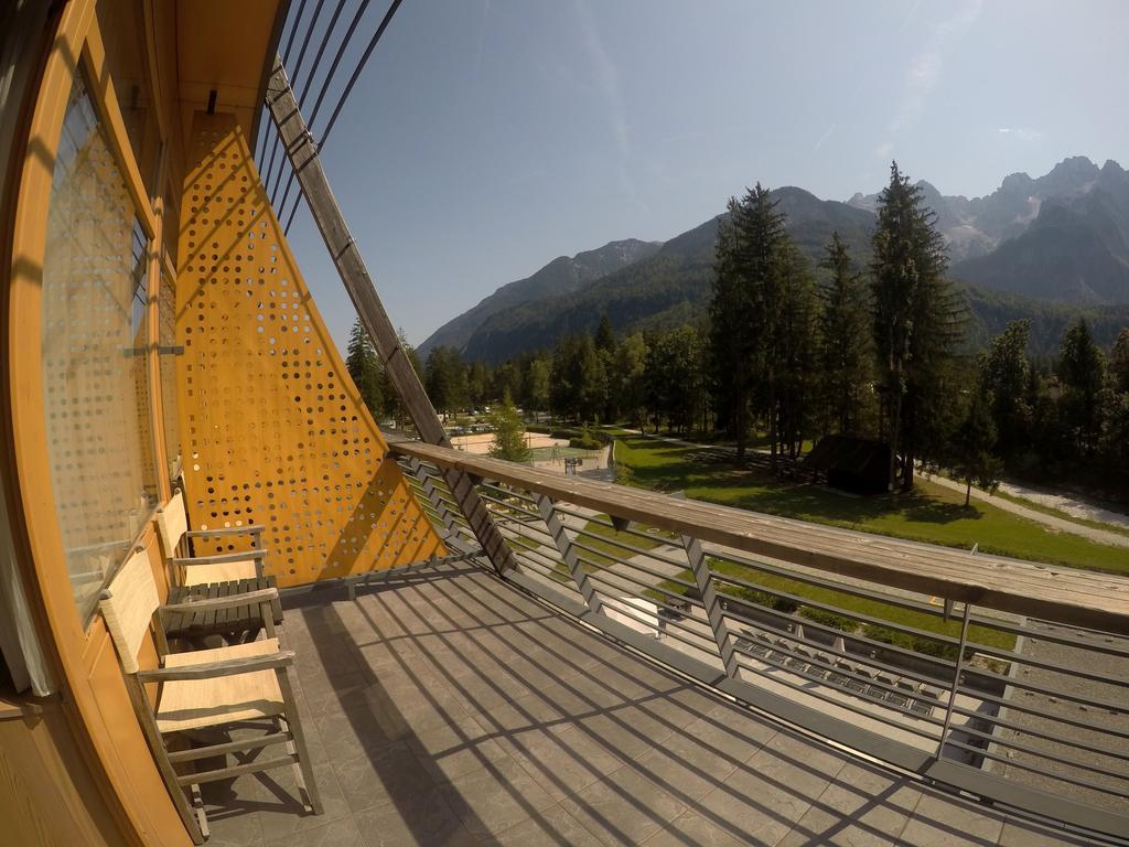 Doppelzimmer mit Balkon und Bergblick