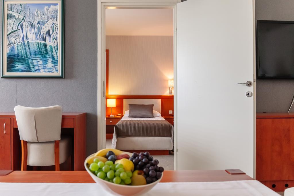 Superior Suite, Seeseite