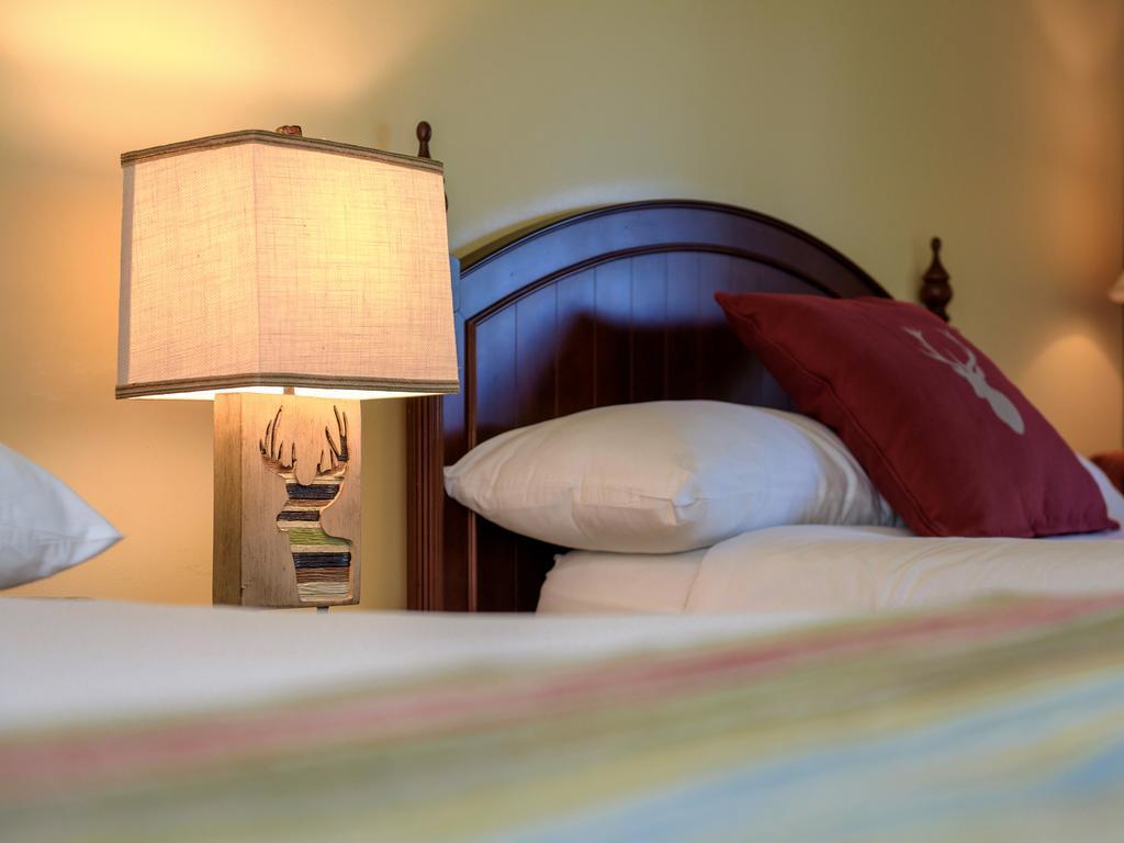 Zimmer mit 2 Queensize-Betten mit Blick auf das Resort - Pavilion
