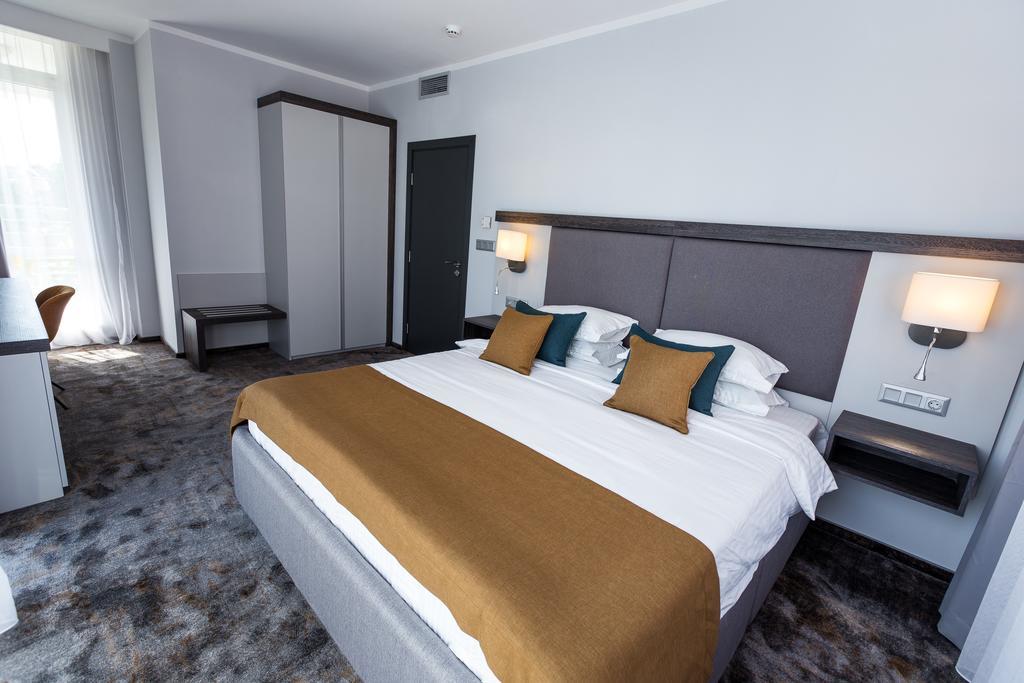 Executive Suite mit Kingsize-Bett und Wohnbereich