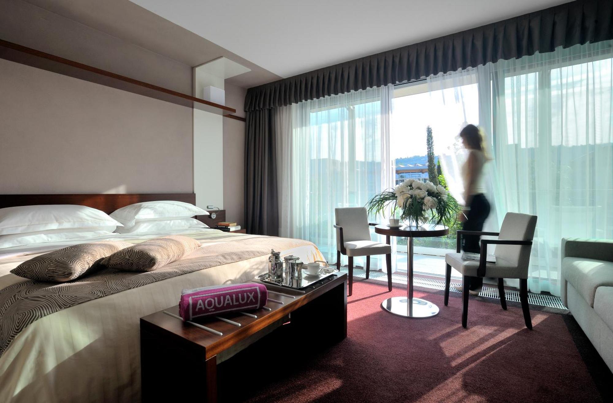 Doppel-/Zweibettzimmer mit Stadtblick