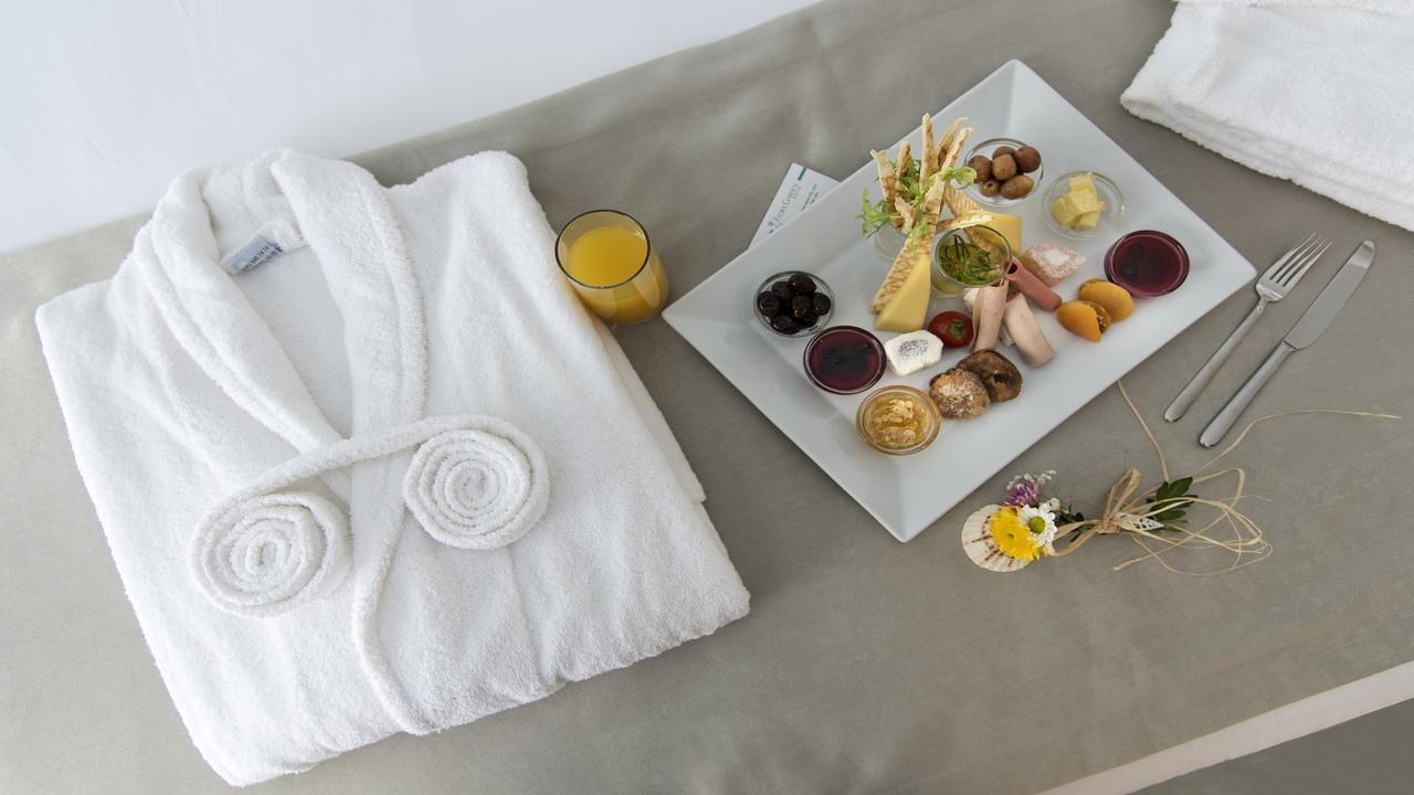 Zimmer mit direktem Poolzugang (+16)
