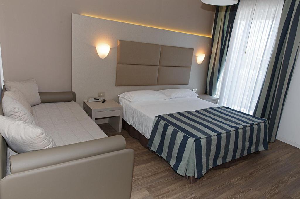 Superior Dreibettzimmer mit seitlichem Meerblick