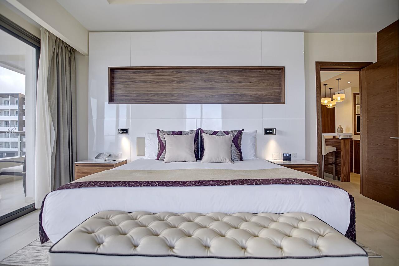 Luxuriöse Penthouse Suite mit 1 Schlafzimmer mit Meerblick, Terrasse und Diamond Club Whirlpool