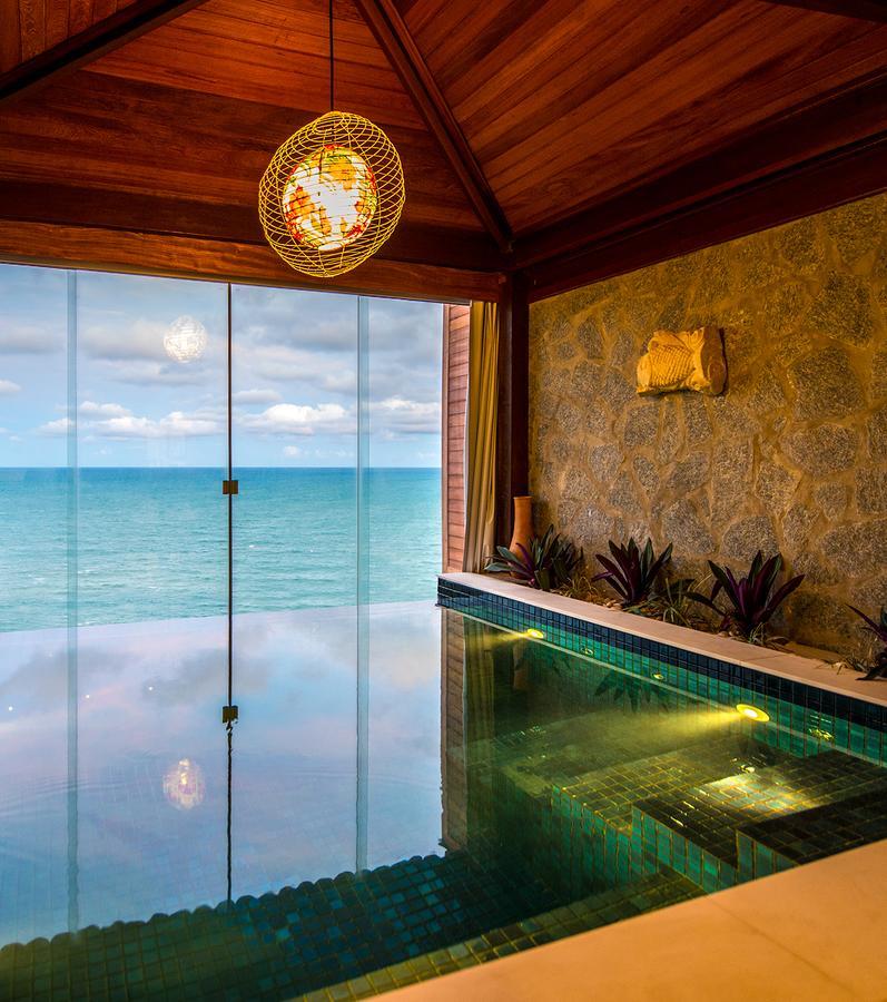 Master Suite mit Doppelbett, Meerblick und Whirlpool