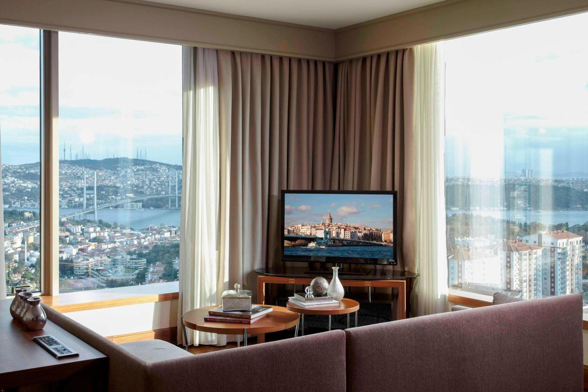 Ecksuite mit Blick auf den Bosporus und Zugang zur Lounge