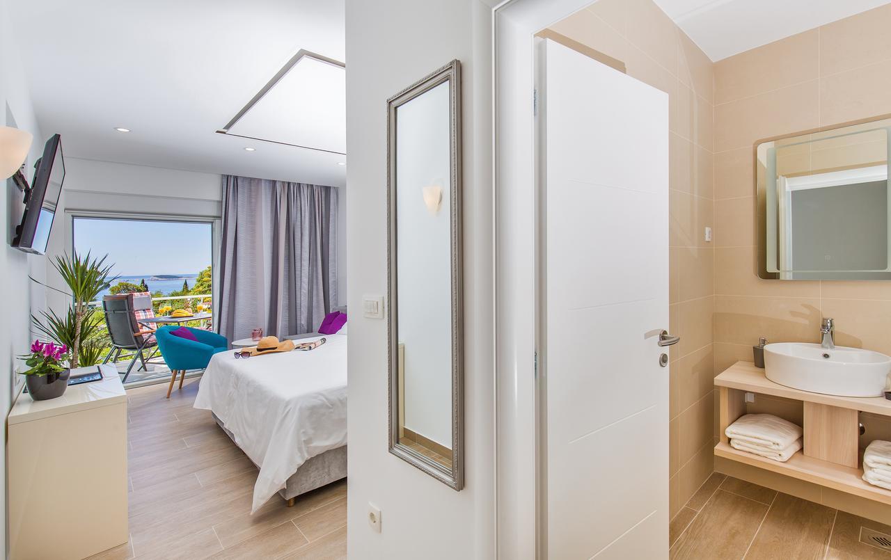 Doppelzimmer mit Balkon und Meerblick