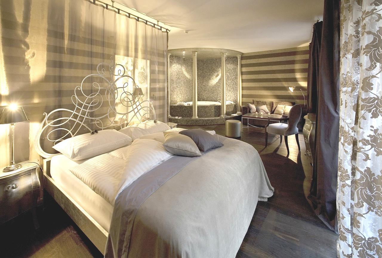 Deluxe Suite mit Whirlpool-Badewanne
