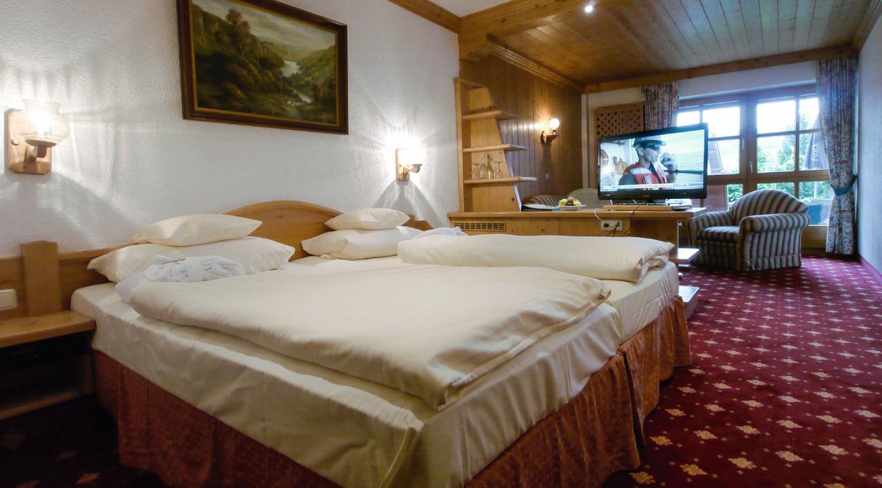 Doppelzimmer mit Balkon (2 Erwachsene + 1 Kind)